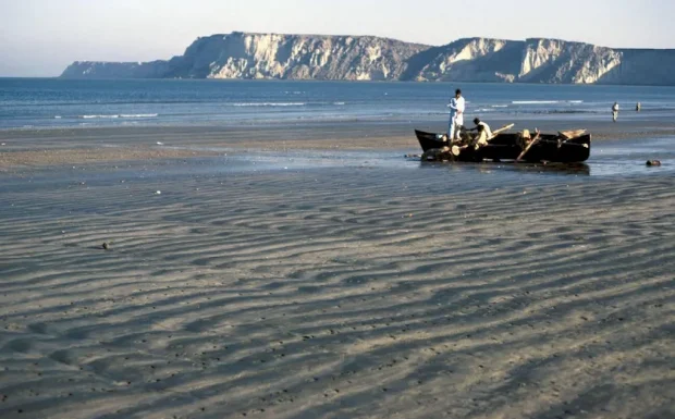 Scenic coastal view of the Makran Coast near Gwadar, Balochistan, showcasing untouched beauty of Pakistan’s southern shoreline.