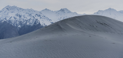 Scenic view of the Katpana Cold Desert in Skardu, Northern Pakistan – a high-altitude desert surrounded by majestic mountains